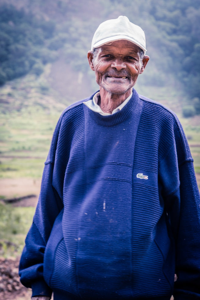 Photographie "Agriculteur du cratère de Cova" - Portraits - Voyages- Audrey Viste, Photographe à Montpellier | Photographe Montpellier