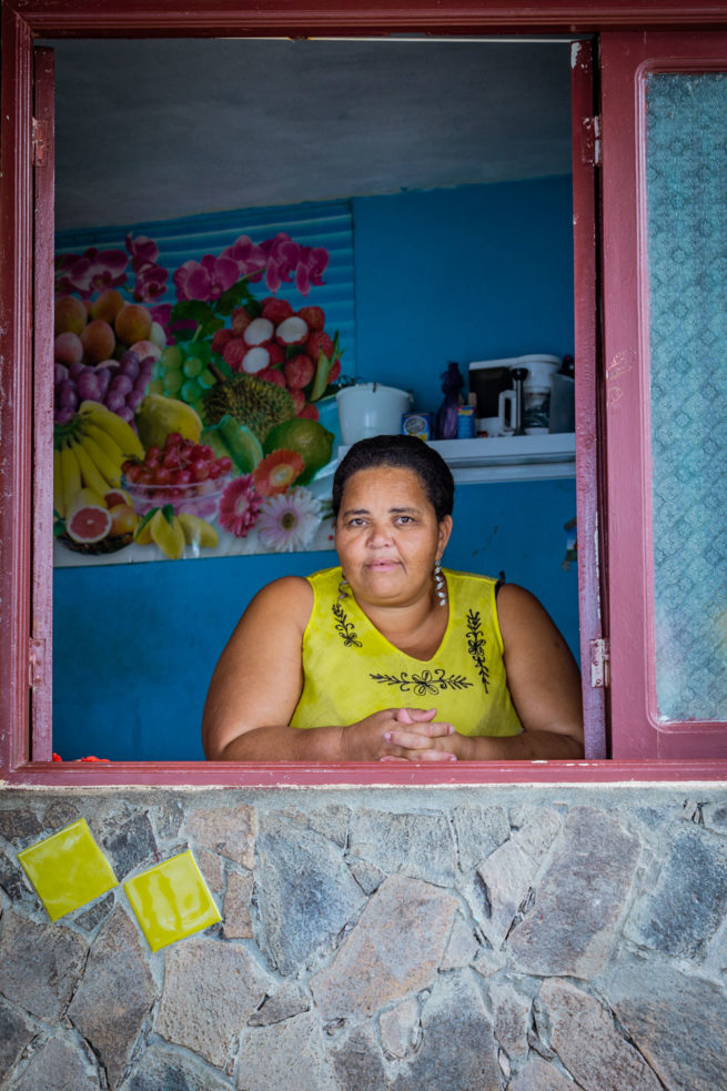 Photographie "Tenancière Ponta Do Sol" - Portraits - Voyages- Audrey Viste, Photographe à Montpellier | Photographe Montpellier