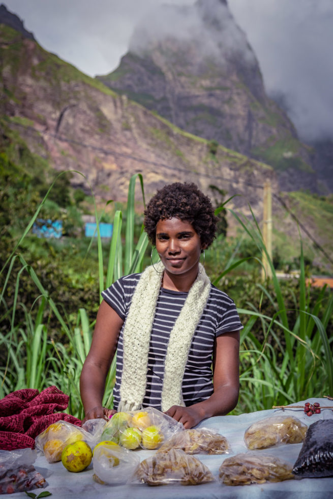 Photographie "Vendeuse de café, Santo-Antao" - Portraits - Voyages- Audrey Viste, Photographe à Montpellier | Photographe Montpellier